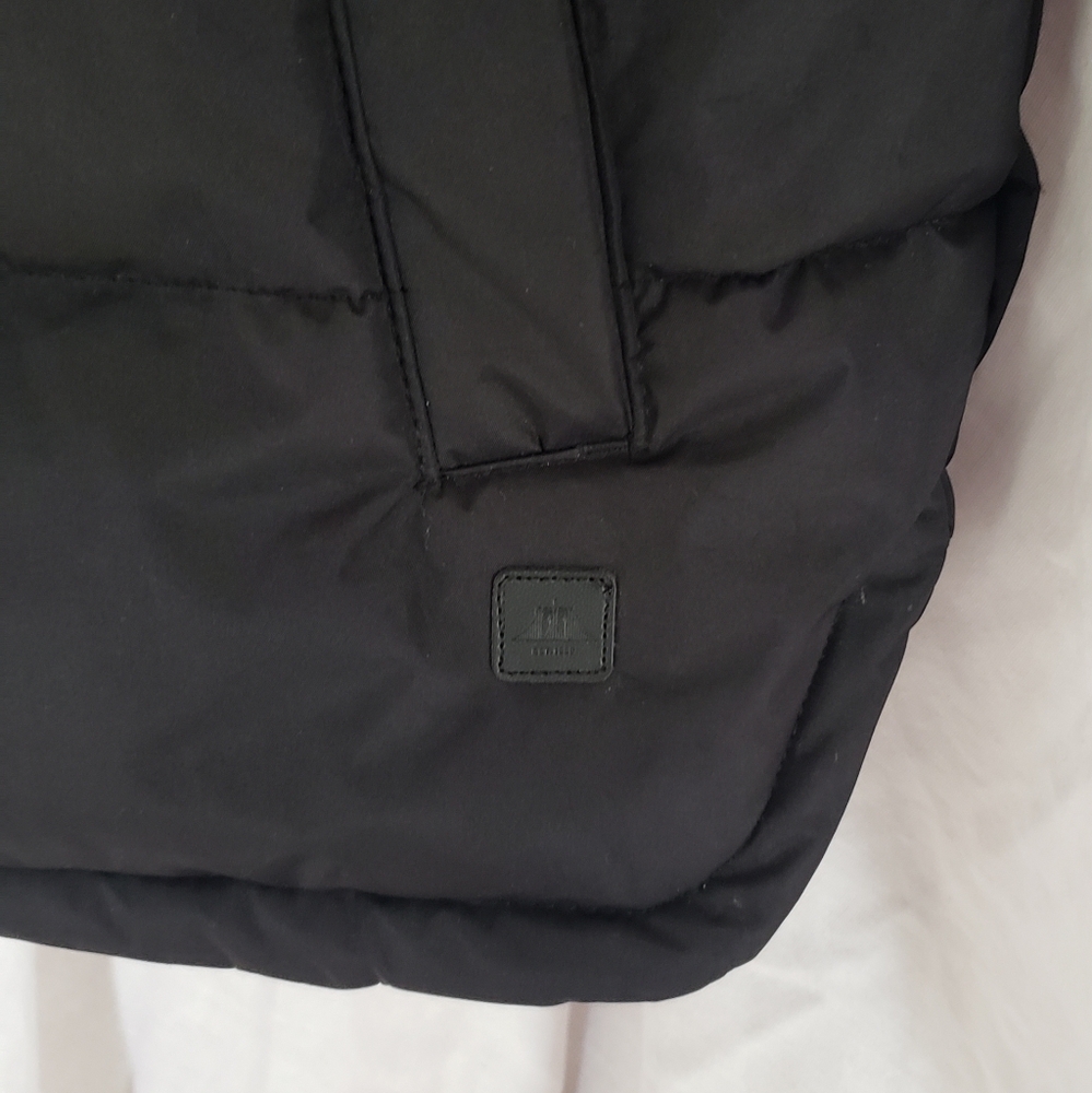 Hawke & Co Outfitter. Quilted Puffer Vest. Medium. Pockets. Zip Closure. - Picture 7 of 8